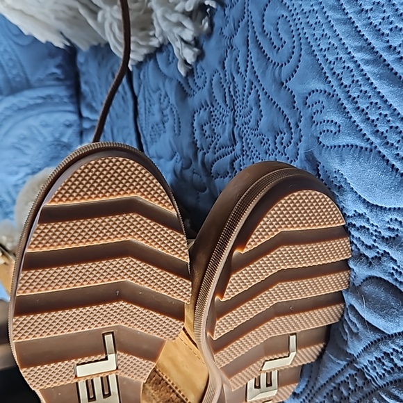 Sorel boots - Picture 8 of 11